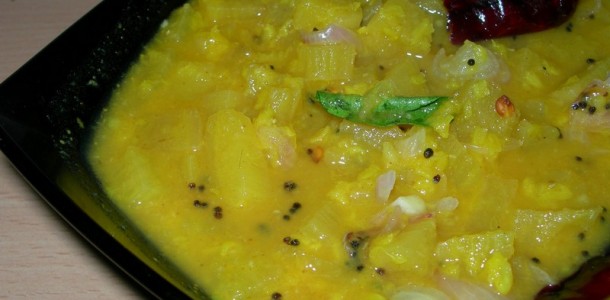 vazhai-thandu-banana-stem-kootu