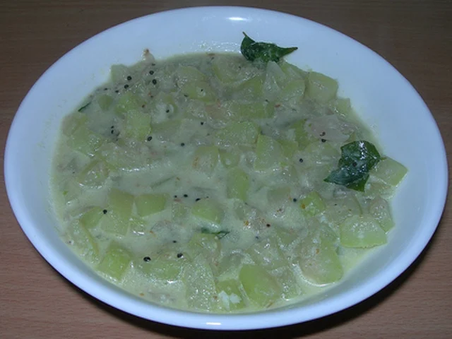 Suraikai (Bottle Gourd) Paal Kootu
