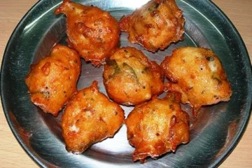 a plate of instant bonda