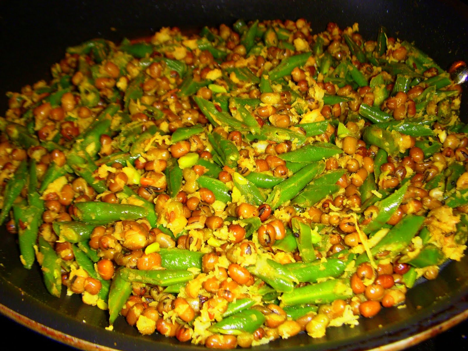 Beans Payaru Poriyal