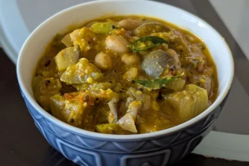 bowl of kathirikai padalai kootu